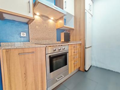 Piso con 1 habitación doble y balcón