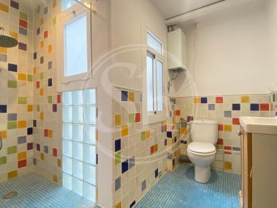 Piso con 1 habitación doble y balcón