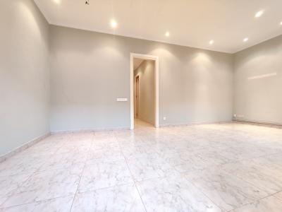 Appartement te huur in Barcelona Av. Gaudí - Còrsega