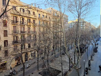 Appartement te huur in Barcelona Av. Gaudí - Còrsega