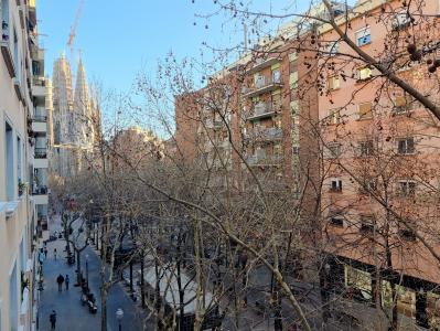 Appartement te huur in Barcelona Av. Gaudí - Còrsega