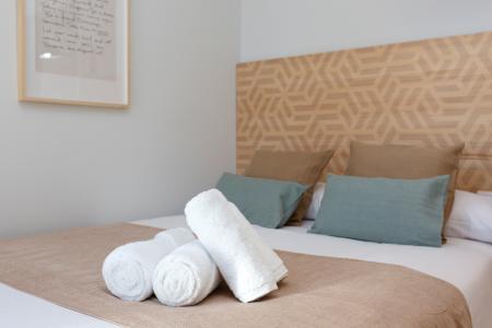 Appartement te huur in Barcelona Provença - Girona (10 Months Minimum)