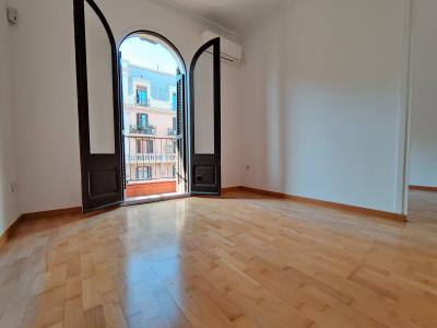 Piso en Alquiler en Barcelona València - Av. Meridiana