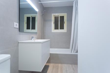 Piso en Alquiler en Barcelona Ramon Rocafull - Llobregós (min 6 Months)
