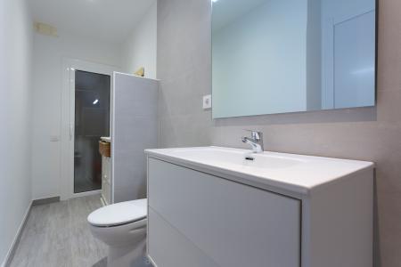 Piso en Alquiler en Barcelona Ramon Rocafull - Llobregós (min 6 Months)