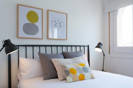 Grandioso ático de alquiler en la carrer Atlantida - playa Barceloneta