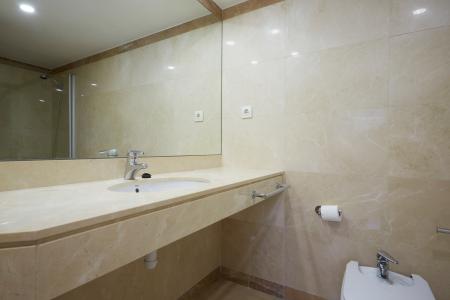 Bonito apartamento en alquiler temporal de dos habitaciones (parking incluido)