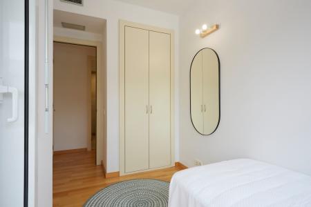 Bonito apartamento en alquiler temporal de dos habitaciones (parking incluido)