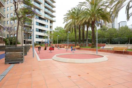 Bonito apartamento en alquiler temporal de dos habitaciones (parking incluido)