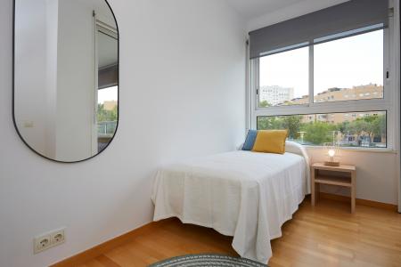 Bonito apartamento en alquiler temporal de dos habitaciones (parking incluido)