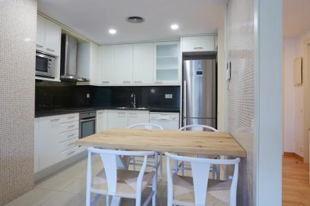 Bonito apartamento en alquiler temporal de dos habitaciones (parking incluido)