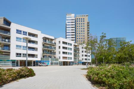 Bonito apartamento en alquiler temporal de dos habitaciones (parking incluido)