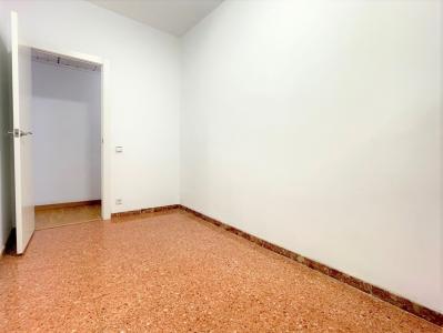 Piso con 4 habitaciones y terraza