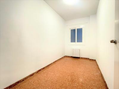 Piso con 4 habitaciones y terraza