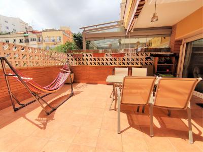 Piso con 4 habitaciones y terraza