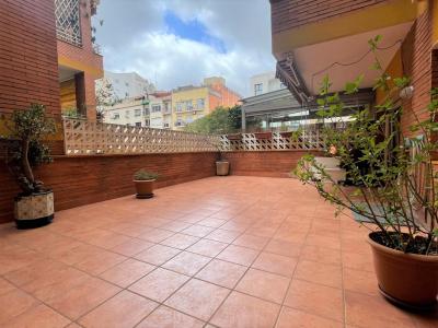 Piso con 4 habitaciones y terraza