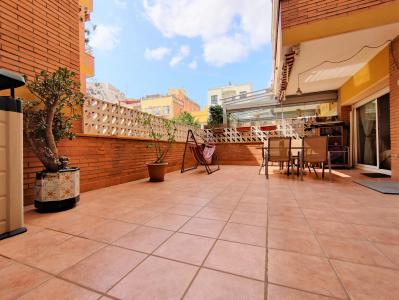 Piso con 4 habitaciones y terraza