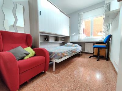 Piso con 4 habitaciones y terraza