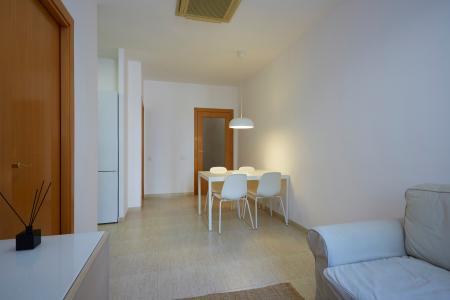 Apartamento con balcón y dos habitaciones en Eixample de Barcelona