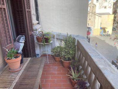 Piso con 2 habitaciones en el centro