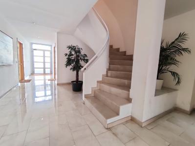 Dúplex semi-amueblado con aire acondicionado