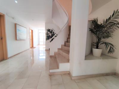 Dúplex semi-amueblado con aire acondicionado