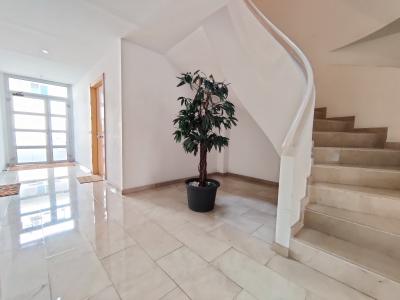 Dúplex semi-amueblado con aire acondicionado