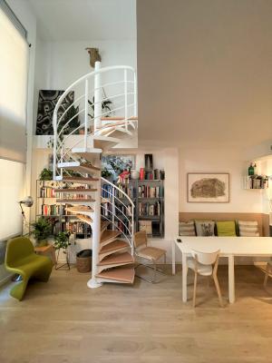 Dúplex semi-amueblado con aire acondicionado