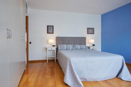Apartamento de alquiler temporal en Sarrià-Sant Gervasi con 3 habitaciones dobles