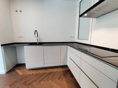 Piso de obra nueva en el centro de Barcelona para alquiler 