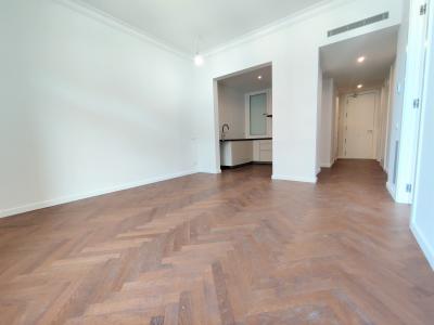 Piso de obra nueva en el centro de Barcelona para alquiler 