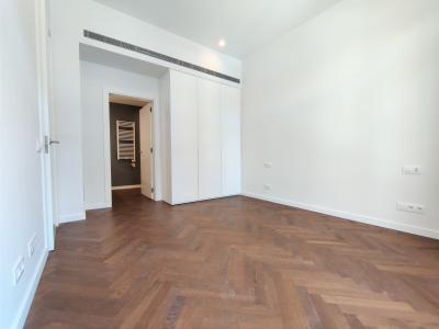 Piso de obra nueva en el centro de Barcelona para alquiler 