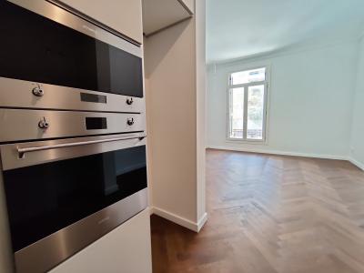 Piso de obra nueva en el centro de Barcelona para alquiler 