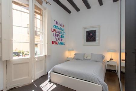 Pis en Lloguer a Barcelona Cometa - Carrer De La Ciutat (min. 6 Months)