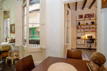 Pis en Lloguer a Barcelona Cometa - Carrer De La Ciutat (min. 6 Months)