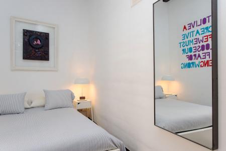 Pis en Lloguer a Barcelona Cometa - Carrer De La Ciutat (min. 6 Months)