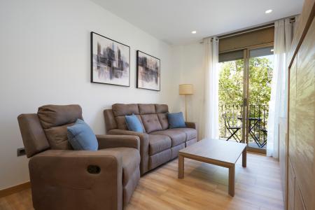 Apartamento de alquiler temporal con dos habitaciones y dos despachos en Eixample