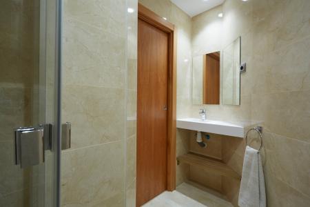 Apartamento de alquiler temporal en Eixample con dos habitaciones, despachos y balcón