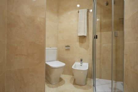 Apartamento de alquiler temporal en Eixample con dos habitaciones, despachos y balcón