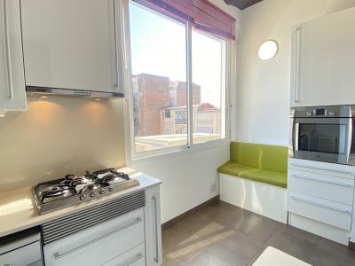 Piso totalmente exterior con 2 balcones