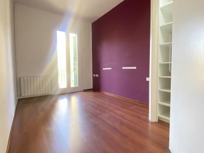 Piso totalmente exterior con 2 balcones
