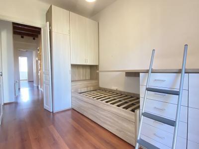 Piso totalmente exterior con 2 balcones