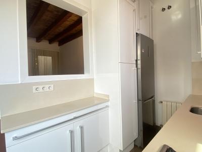 Piso totalmente exterior con 2 balcones