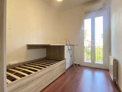 Piso totalmente exterior con 2 balcones