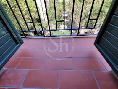 Piso totalmente exterior con 2 balcones