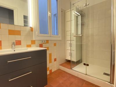 Piso totalmente exterior con 2 balcones