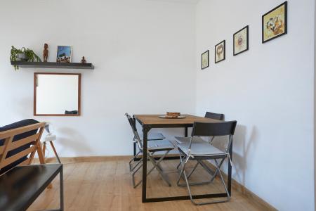 Apartamento en alquiler temporal en Ciutat Vella con 2 habitaciones y vestidor