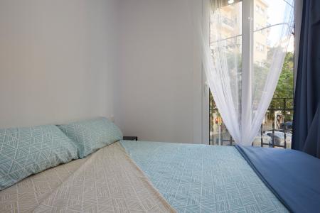 Apartamento de alquiler temporal con habitación doble y balcón