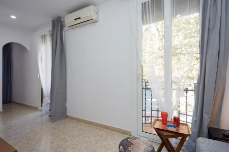 Apartamento de alquiler temporal con habitación doble y balcón