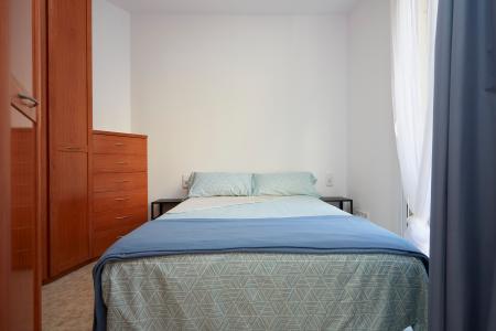 Apartamento de alquiler temporal con habitación doble y balcón